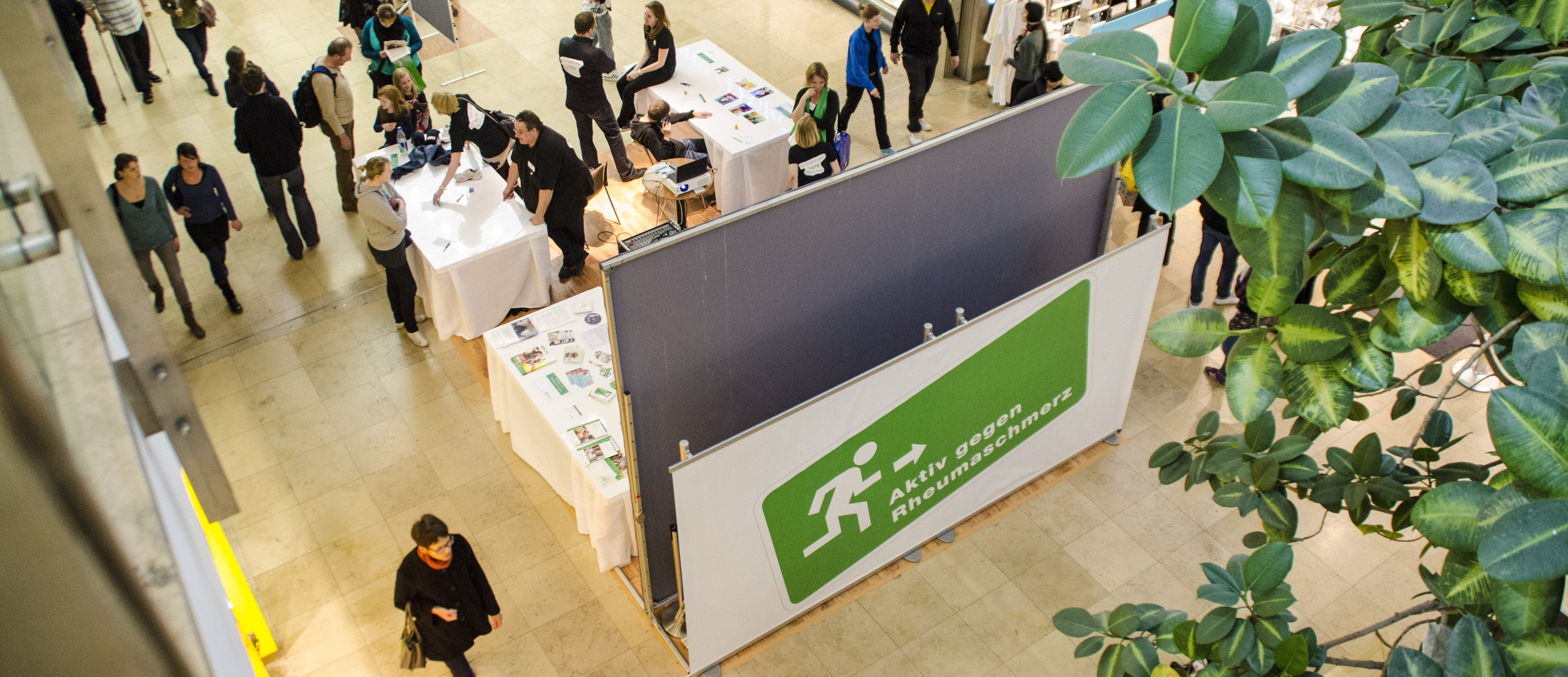 Einkaufszentrum Messe Ausstellung Infoveranstaltung von oben