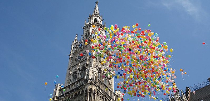 Luftballons zum Münchner Selbsthilfetag. Foto Teutriene Kirche Dom