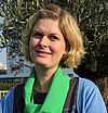 Jana Bild Frau grüner Schal Rheuma Liga